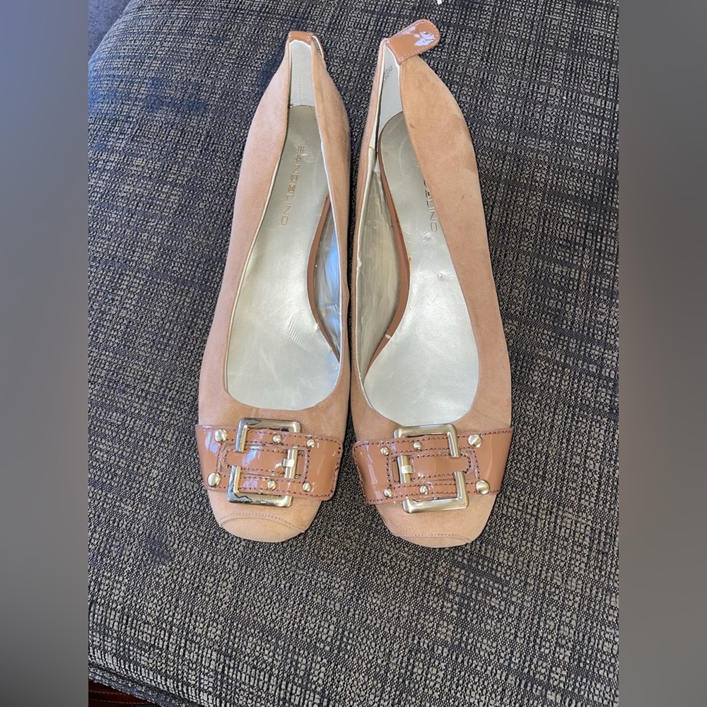 Nude suede chic flats